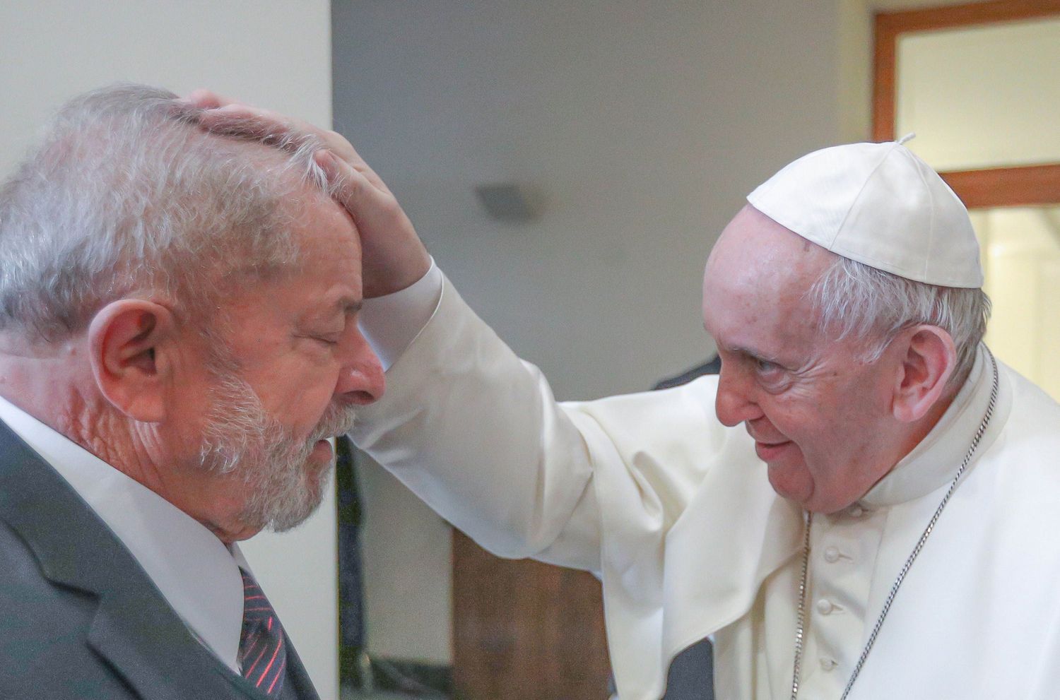 O ex-presidente Lula durante encontro com o papa Francisco.