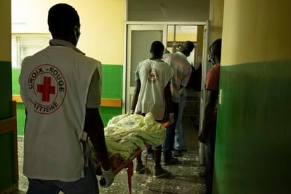 Pacientes do Hospital Port-Salut são tratados após o terremoto de magnitude 7,2 que atingiu o sul do Haiti.