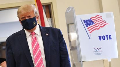 O presidente dos Estados Unidos, Donald Trump, depois de votar antecipadamente na Flórida.
