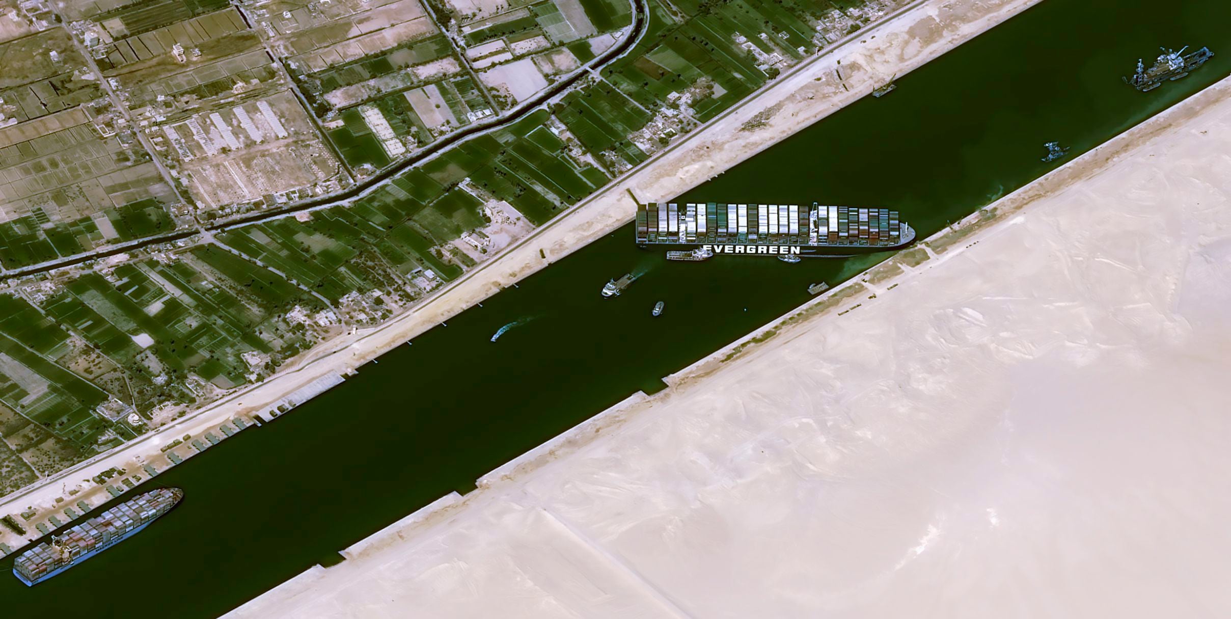 Imagem satélite do navio encalhado no canal de Suez, nesta quinta-feira. 
