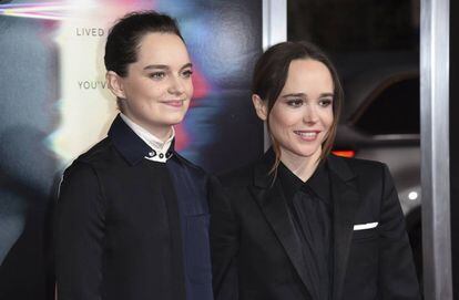 Emma Porter e Ellen Page, em sua chegada à estreia de 'Flatliners' em Los Angeles em 2018.