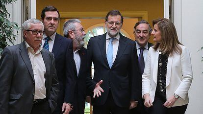 Rajoy e Báñez com os agentes sociais.
