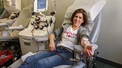 Diana Berrent doa plasma em Nova York, numa imagem cedida por ela mesma.
