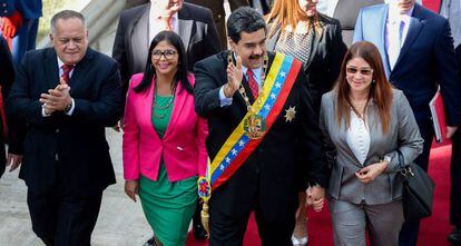 O presidente da Venezuela, Nicolás Maduro (segundo a partir da direita), em um ato com seu 'número dois' Diosdado Cabello, (à esquerda), em uma imagem de janeiro de 2018.