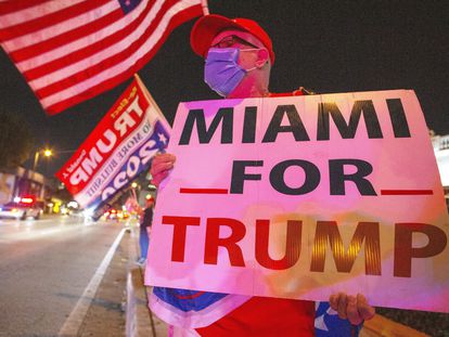 Apoiador de Donald Trump em Miami, na Flórida, nesta terça-feira (3).
