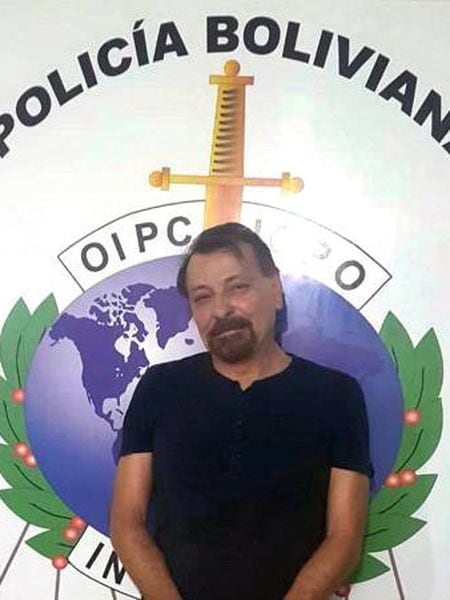 Cesare Battisti ao ser preso em Santa Cruz de La Sierra, na Bolívia, em foto divulgada pelo Governo da Itália.