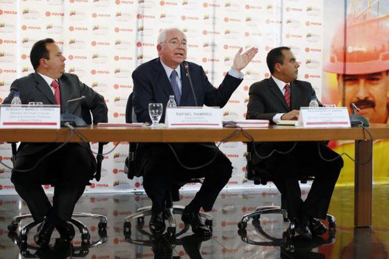 O ministro de Petróleo e Energia, Rafael Ramírez, durante a coletiva.