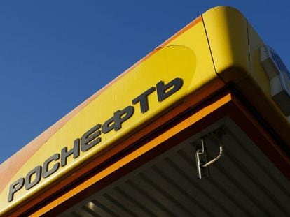 O logo da Rosneft, o maior produtor de &oacute;leo cru da R&uacute;ssia.
