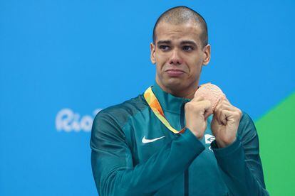 Depois de ver o pódio 'bater na trave' na Rio 2016, André Brasil, um dos favoritos a conquista de medalhas, conquistou sua primeira: o bronze nos 100m borboleta da natação. André foi às lágrimas ao subir no pódio.