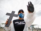 A nurse takes part in a demonstration to protest against Brazilian President Jair Bolsonaro and pay tribute to health workers who died from complications of the novel coronavirus COVID-19, in front of Planalto Palace in Brasilia, on May 1, 2021. - Brazil is the most populous population American population affected by the pandemic, with more than 403,781 deaths and 14,659. 011 infections so far. (Photo by Sergio LIMA / AFP)