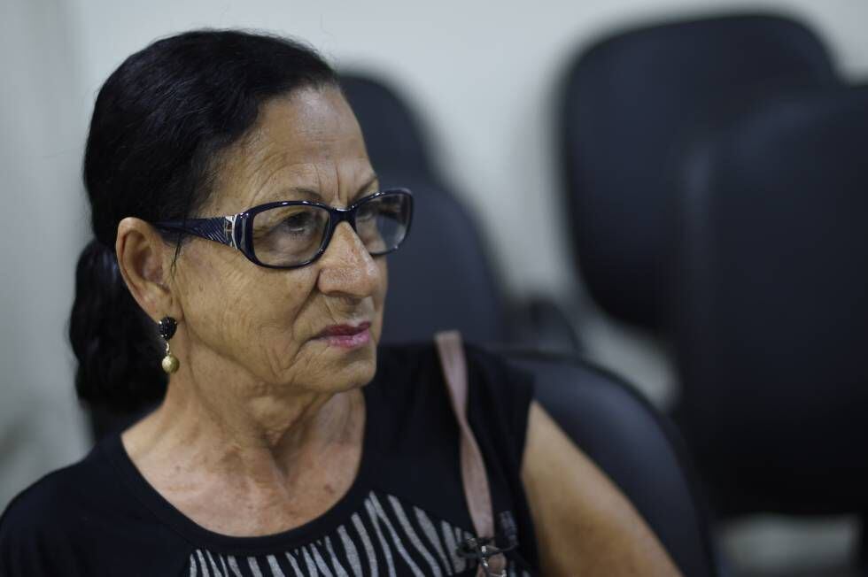 Delsimara Moreira, moradora de Governador Valadares, tenta na Justiça receber uma indenização maior da Samarco por ter ficado sete dias sem água após o rompimento de Fundão.