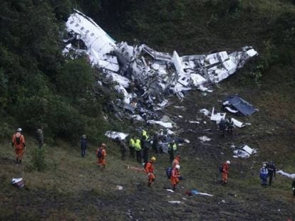 Destroços do avião que caiu na Colômbia.