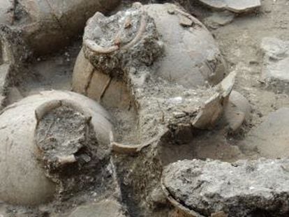 Ánforas de vinho com 3.700 anos de antiguidade encontradas em Nahariya (Israel).