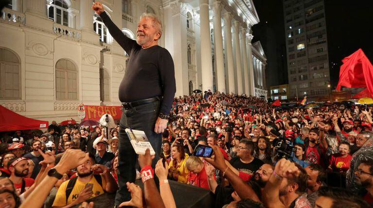 Lula, durante um ato em Curitiba em 28 de março.
