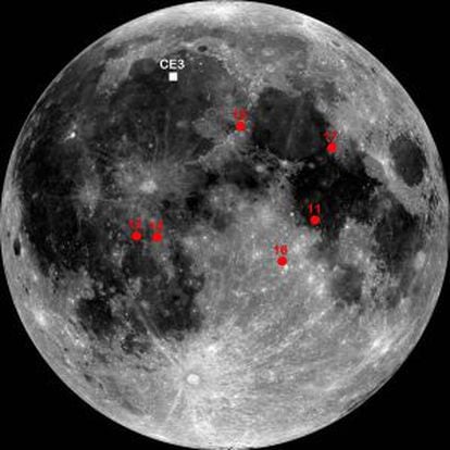Sobre a superfície lunar, a região de alunissagem da missão chinesa CE3. Em vermelho, as regiões de alunissagem das missões Apolo.