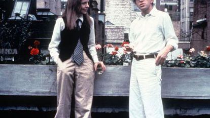 Diane Keaton e Woody Allen, em uma cena do filme que foi renomeado para o português como 'Noivo Neurótico, Noiva Nervosa'.