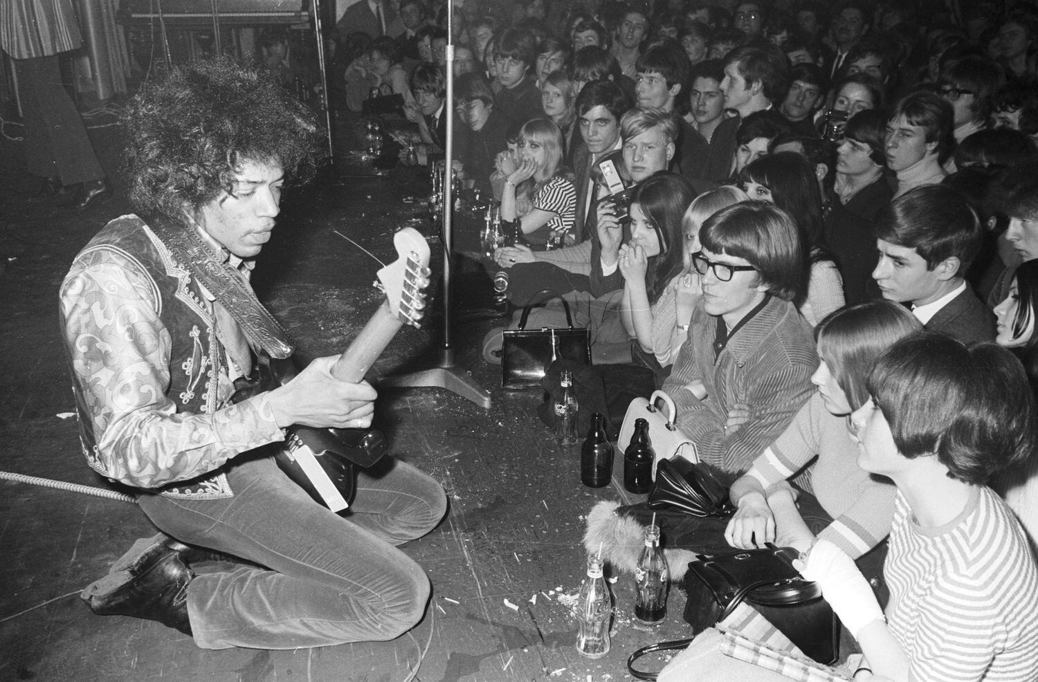 Hendrix se apresenta em Hamburgo, Alemanha, em 1967.