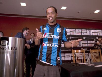 Ronaldinho, nesta sexta-feira com a camiseta do Querétaro.