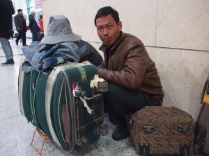 Han Husan, trabalhador itinerante de 38 anos, viajará durante seis a oito horas de trem para se reunir com a família.