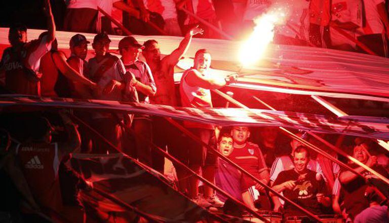 Torcedores do River Plate durante um jogo.