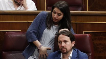 Irene Montero, porta voz do Podemos no Congresso, e Pablo Iglesias, líder do partido, estão esperando gêmeos.
