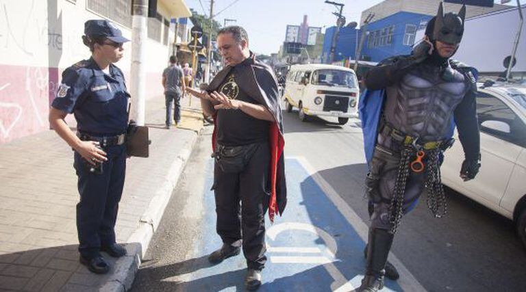 Vampiro e Batman em Itapevi (São Paulo).