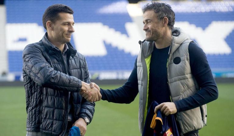 Galca e Luis Enrique selam a paz entre os rivais.