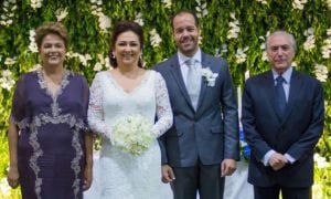 Rousseff e Temer, nas pontas, durante o casamento de Kátia Abreu e Moisés Gomes, em fevereiro.