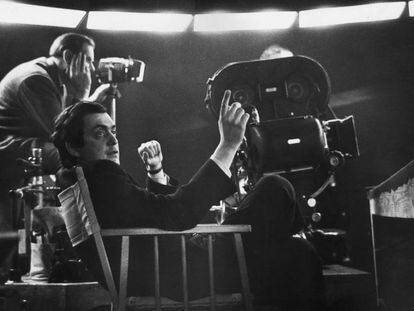 Kubrick, durante a filmagem de ‘Dr. Fantástico', em 1964.