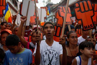 Simpatizantes do oposicionista Henri Falcón, nesta segunda-feira, em Caracas.