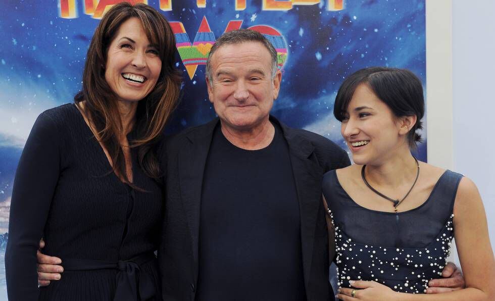 Robin Williams, entre sua mulher e sua filha Zelda, em 2011.