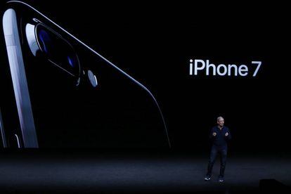O presidente de Apple, Tim Cook, durante a apresentação do novo iPhone 7.