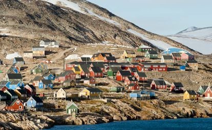 Casas coloridas na aldeia de Ittoqqortoormiit, na Groenlândia