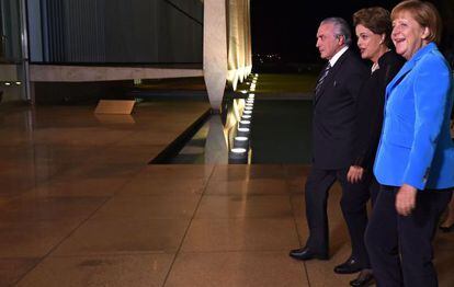 Temer, Dilma e Merkel no Palácio do Planalto.