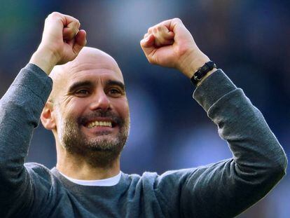 Pep Guardiola festeja a conquista de sua segunda Premier League.