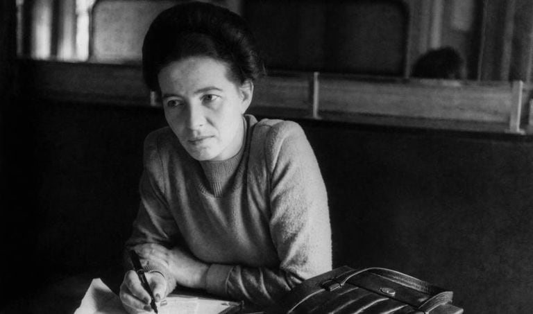Simone de Beauvoir em Paris em 1945.