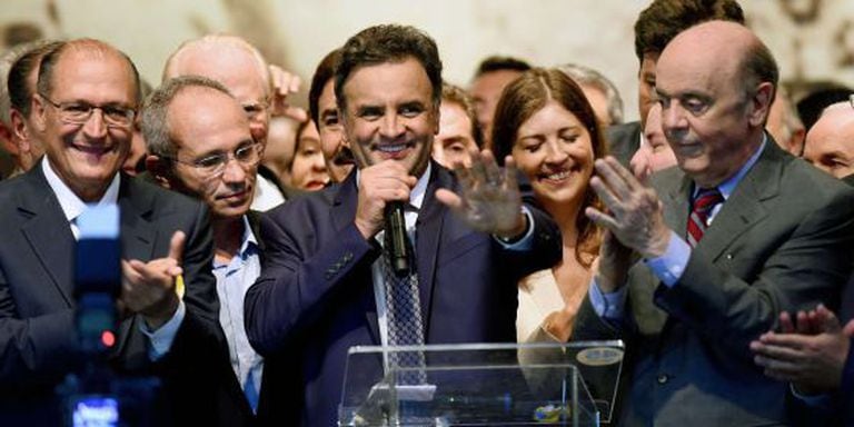 Aécio anuncia apoios ao lado de Alckmin e Serra em Brasília.