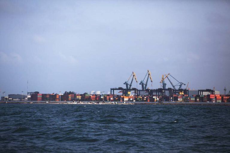Visão general do porto de Veracruz, o cais comercial mais antigo de México.