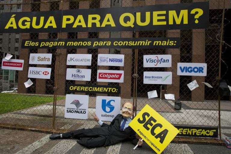 Intervenção do Greenpeace contra os grandes consumidores.