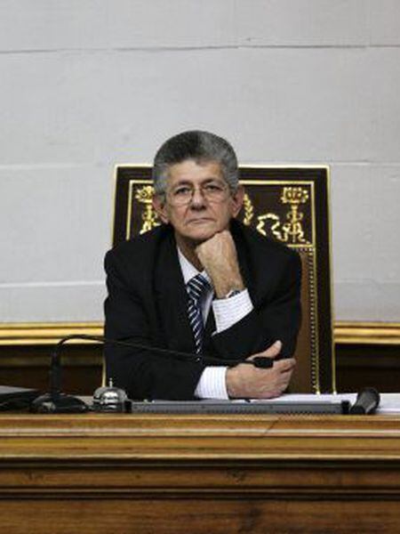 Henry Ramos Allup na Assembleia venezuelana, em 6 de janeiro.