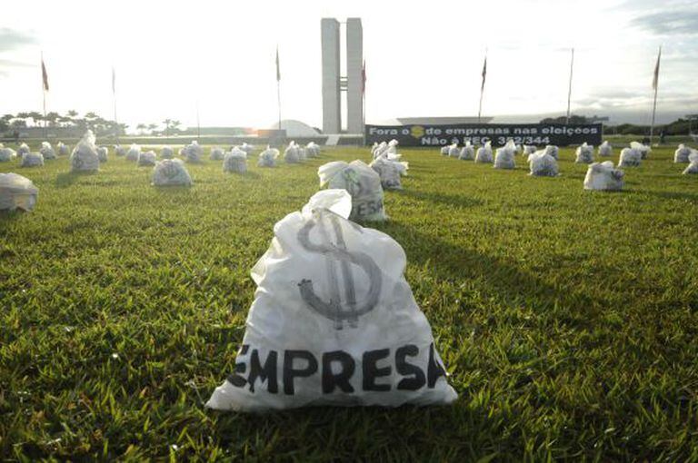 Manifestação contra o financiamento privado em Brasília.