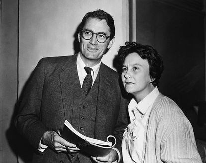 O ator Gregory Peck com Harper Lee, na época da adaptação do romance no cinema.