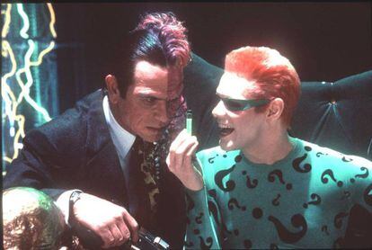 Tommy Lee Jones e Jim Carrey em cena de 'Batman eternamente'. 