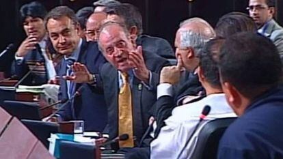 Fotograma do momento &quot;Por qu&eacute; no te callas&quot; com o ent&atilde;o rei espanhol Juan Carlos I, e o ent&atilde;o primeiro ministro espanhol, Jos&eacute; Luis Rodriguez Zapatero