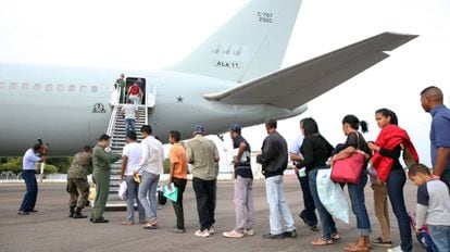 Venezuelanos embarcam com destino a São Paulo