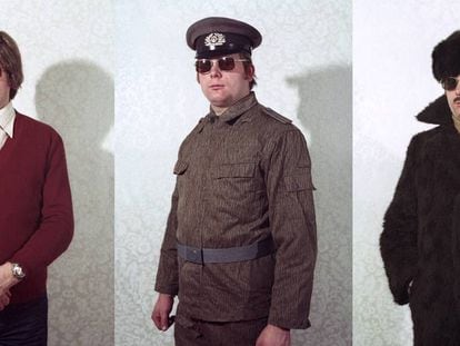 Um espião da Stasi prova diferentes disfarces, em uma imagem recuperada pelo fotógrafo Simon Menner.