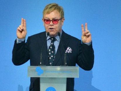 Sir Elton John nesta semana em Kiev.