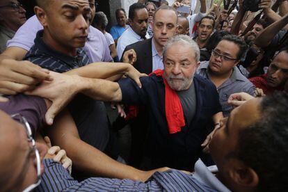 O ex-presidente Lula, em foto do dia 4 de mar&ccedil;o, ap&oacute;s depor na PF.