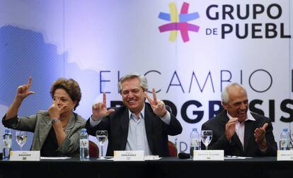 Dilma, Fernández e Samper saúdam Lula na abertua do Grupo de Puebla, em Buenos Aires.