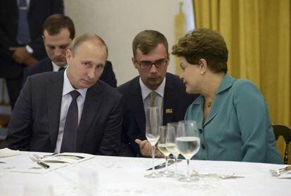 O presidente russo Vladimir Putin e a brasileira Dilma Rousseff, domingo, no Rio.